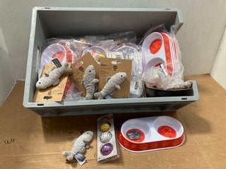 QTY OF ASSORTED PETFACE ITEMS TO INCLUDE SMOKEY THE SARDINE CAT TOY: LOCATION - F2