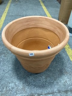 LARGE TERRACOTTA GARDEN PLANTER: LOCATION - B6