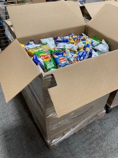 PALLET OF ASSORTED CRISPS TO INCLUDE WALKERS CRISP CHEESE & ONION FLAVOUR (B.B DATE 2.11.2024): LOCATION - B6 (KERBSIDE PALLET DELIVERY)