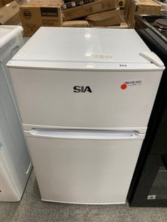 SIA FREESTANDING UNDER COUNTER FRIDGE FREEZER IN WHITE RRP £159 MODEL : UFF01WH: LOCATION - A5