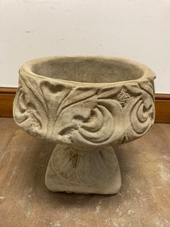 (COLLECTION ONLY) DECORATIVE ROUND STONE GARDEN PLANTER WITH LEAF/VINE DETAIL: LOCATION - B3