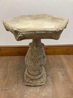 (COLLECTION ONLY) DECORATIVE IVY/LEAF DESIGN STONE BIRD BATH: LOCATION - B3