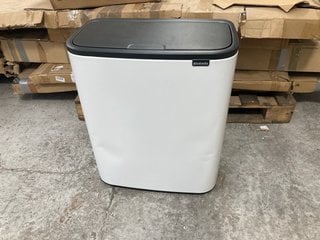 BRABANTIA BO TOUCH BIN WITH 2 INNER BUCKETS, 2 X 30 LITRES IN WHITE: LOCATION - A3