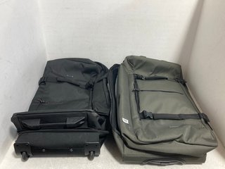 2 X ASSORTED WHEELED LUGGAGE BAGS IN KHAKI AND BLACK: LOCATION - H5