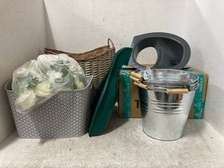 QTY OF ASSORTED ITEMS TO INCLUDE LIGHT GREY AND ANTIQUE WICKER BIN WITH LOOP HANDLE: LOCATION - H11