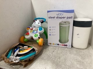 4 X ASSORTED BABY ITEMS TO INCLUDE TOMMEE TIPPEE TWIST AND CLICK ADVANCED NAPPY DISPOSAL SYSTEM BIN: LOCATION - H12