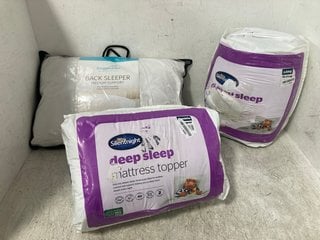 3 X ASSORTED BED ITEMS TO INCLUDE SNUGGLEDOWN MEDIUM SUPPORT BACK SLEEPER: LOCATION - H17