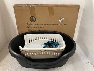 QTY OF ASSORTED PET ITEMS TO INCLUDE 2 X MEDIUM SIZED PLASTIC PET BED BASES IN BLACK: LOCATION - G5