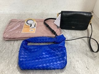 3 X ASSORTED WOMENS BAGS TO INCLUDE EGO AITANA ZIG ZAG PATTERN FAUX LEATHER BAG IN ROYAL BLUE: LOCATION - G1