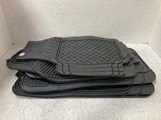 QTY OF RUBBER CAR FOOTWELL MATS IN BLACK: LOCATION - F2