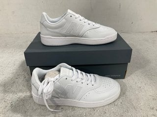 NEW BALANCE BB80 TRAINERS IN WHITE SIZE - UK 4: LOCATION - F7