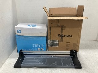 3 X ASSORTED STATIONARY ITEMS TO INCLUDE FELLOWES PAPER SHREDDER , PACK OF HP A4 WHITE PAPER: LOCATION - F10