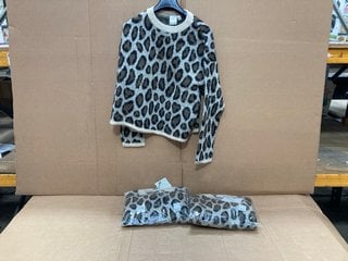 3 X ICHI WOMENS ANIMAL PRINT KNITTED JUMPERS IN BROWN SIZE: M/L: LOCATION - F13