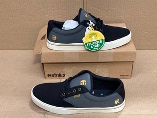 ETHIES JAMESON 2 ECO LACE UP SHOES IN GREY AND BLACK SIZE: 9.5: LOCATION - F15