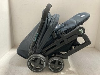 FOLD DOWN CHILDRENS STROLLER IN BLACK: LOCATION - H18