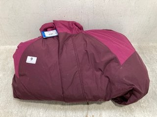 ADIDAS LOGO PRINT DOWN JACKET IN BURGUNDY SIZE: 10 - RRP - £189: LOCATION - E0