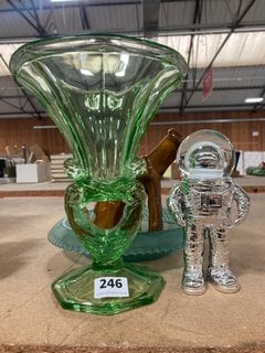 (COLLECTION ONLY) QTY OF ASSORTED HOMEWARE TO INCLUDE DECORATIVE COLOURED GLASS VASE IN GREEN: LOCATION - BR12