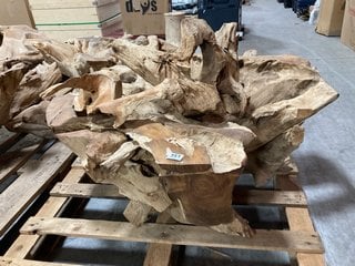 LEAF LARGE ROUND STYLE COFFEE TABLE BASE IN NATURAL RUSTIC BRACHED TREE DESIGN: LOCATION - A3 (KERBSIDE PALLET DELIVERY)