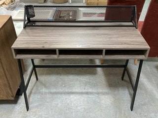 CONTEMPORARY STYLE DESK IN GREY ASH VENEER AND BLACK METAL FRAME FINISH: LOCATION - D7