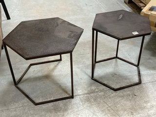 SET OF 2 CONTEMPORARY STYLE HEXAGONAL SIDE TABLES IN AGED BRONZE EFFECT FINISH: LOCATION - D7