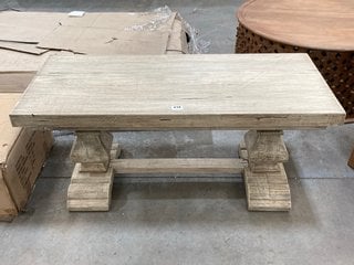 ANTIQUE RUSTIC STYLE COFFEE TABLE IN WHITEWASHED OAK: LOCATION - D7