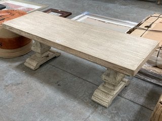 ANTIQUE RUSTIC STYLE COFFEE TABLE IN WHITEWASHED OAK: LOCATION - D7