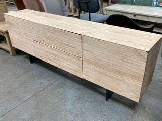 EXTRA LARGE MEDIA UNIT IN RUSTIC OAK: LOCATION - D7