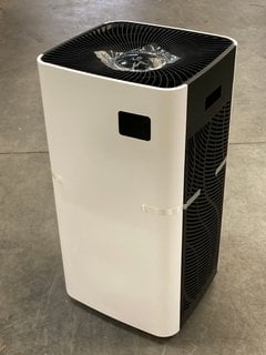 BASICS AIR PURIFIER IN BLACK AND WHITE WITH TRUE HEPA FILTER SYSTEM, COVERS A ROOM SIZE UP TO 98M2 - RRP £117: LOCATION - A10