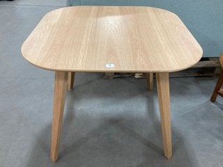 JOHN LEWIS & PARTNERS ANTON 4 SEATER DINING TABLE IN LIGHT OAK FINISH - RRP £198: LOCATION - A5