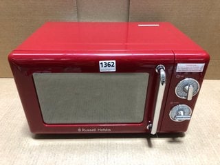 RUSSELL HOBBS RETRO COMPACT RIBBON MICROWAVE IN RED: LOCATION - BR12