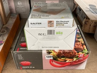 3 X ASSORTED ITEMS TO INCLUDE SALTER DISC ELECTRONIC KITCHEN SCALES: LOCATION - BR5