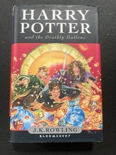 A FIRST EDITION BY J.K. ROWLING, HARD BACK WITH DUSTWRAPPERS, "HARRY POTTER AND THE DEATHLY HALLOWS": LOCATION - CR8