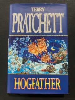 A TERRY PRATCHETT FIRST EDITION DISCWORLD NOVEL HARDBACK WITH DUST WRAPPER : "HOGFATHER": LOCATION - CR8