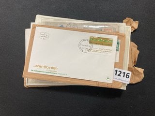 A FOLDER OF VINTAGE MINT STAMPS AND FIRST DAY COVERS: LOCATION - CR8