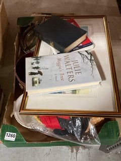 A BOX OF VINTAGE ITEMS TO INCLUDE BOOKS, A FRAMED PRINT, A LEATHER COLLAR BOX ETC: LOCATION - CR9