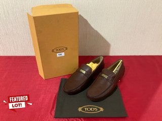 TODS MENS GOMMINO LEATHER LOAFERS IN CHESTNUT - UK SIZE 10 - RRP £540: LOCATION - LUXURY