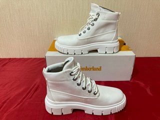 TIMBERLAND WOMENS GREYFIELD BOOTS IN WHITE CANVAS - UK SIZE 5 - RRP £125: LOCATION - LUXURY