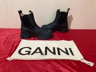 GANNI S1596 STITCH CLEATED LOW CHELSEA BOOTS IN BLACK - UK SIZE 4 - RRP £345: LOCATION - LUXURY