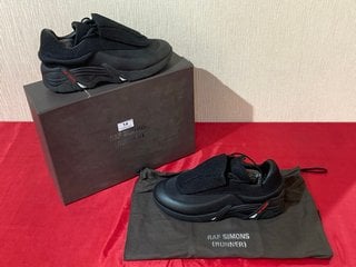 RAF SIMONS RUNNER ANTEI TRAINERS IN BLACK - UK SIZE 9 - RRP £319: LOCATION - LUXURY