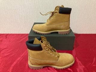 TIMBERLAND PREMIUM WATERPROOF LACE UP BOOTS IN WHEAT NUBUCK - UK SIZE 9 - RRP £190: LOCATION - LUXURY