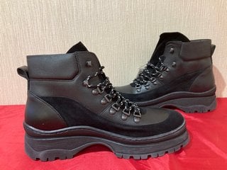 TED BAKER UNISEX CHUNKY HIKER BOOTS IN BLACK - UK SIZE 9 - RRP £175: LOCATION - LUXURY