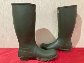 BARBOUR MENS BEDE WELLINGTON BOOTS IN OLIVE - UK SIZE 11 - RRP £75: LOCATION - LUXURY