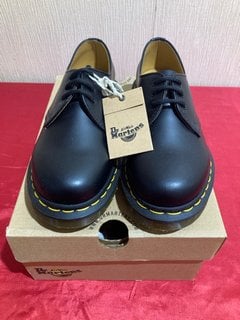 DR MARTENS 1461 SMOOTH LEATHER OXFORD SHOES IN BLACK - UK SIZE 3 - RRP £140: LOCATION - LUXURY