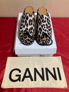 GANNI S1858 RETRO PLATFORM WEDGE MULES IN LEOPARD - UK SIZE 5 - RRP £295: LOCATION - LUXURY