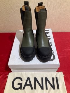 GANNI S1904 POLISHED FINISH RIDGED SOLE BOOTS IN KALAMATA - UK SIZE 6 - RRP £362: LOCATION - LUXURY