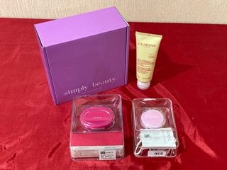 4 X ASSORTED BEAUTY PRODUCTS TO INCLUDE 125ML CLARINS PARIS HYDRATING GENTLE FOAMING CLEANSER WITH ALPINE HERB & ALOE VERA EXTRACTS: LOCATION - LUXURY