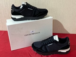 EMPORIO ARMANI X4X551-XM979 TRAINERS IN BLACK - UK SIZE 8 - RRP £188: LOCATION - LUXURY