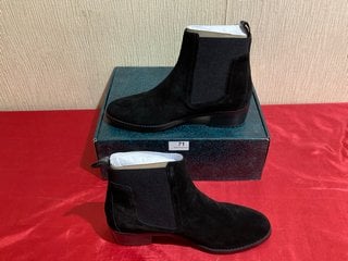 EMU AUSTRALIA BORDEN SUEDE HEELED CHELSEA BOOTS IN BLACK - UK SIZE 8 - RRP 119: LOCATION - LUXURY