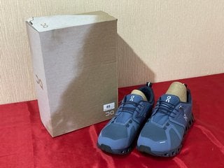 OC CLOUD 5 WATERPROOF TRAINERS IN METAL/NAVY - UK SIZE 8 - RRP £160: LOCATION - LUXURY