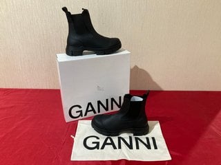 GANNI S1526 RUBBER CITY BOOTS IN BLACK - UK SIZE 5 - RRP £215: LOCATION - LUXURY